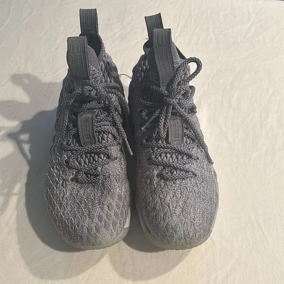 Nike LeBron 15 “City Edition” Wolf Grey/Metallic Gold Size Men 4 Youth Like new - Picture 7 of 16